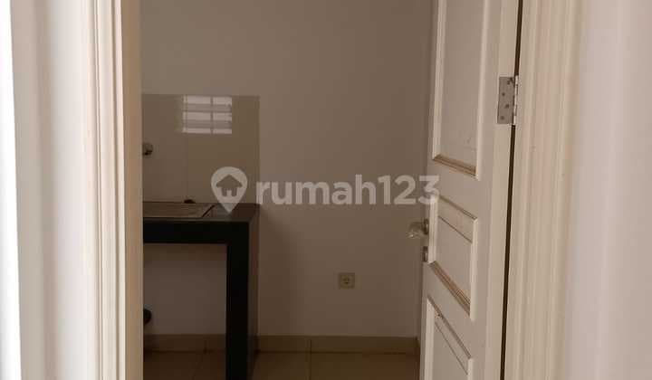 For Sale 2-Story House in Europe Greenlake City