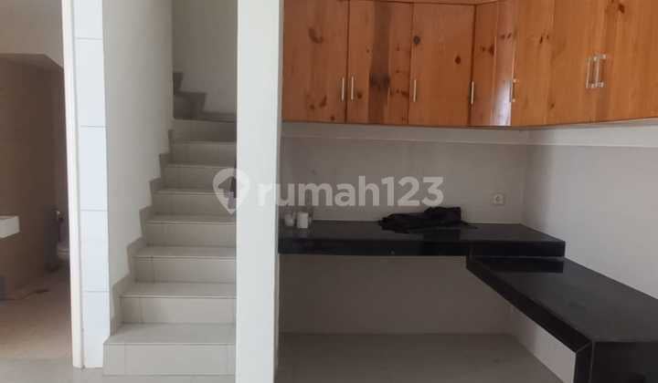 For Rent 2-Story House West Europe Green Lake City