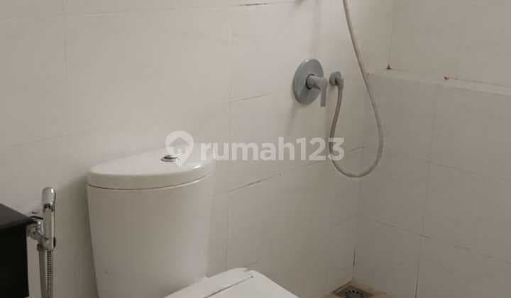 For Rent 2-Story House Latin American Green Lake City