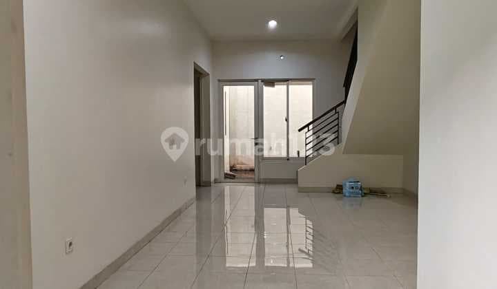 Disewakan Rumah Cluster Canary, Spring Summarecon-Gading Serpong