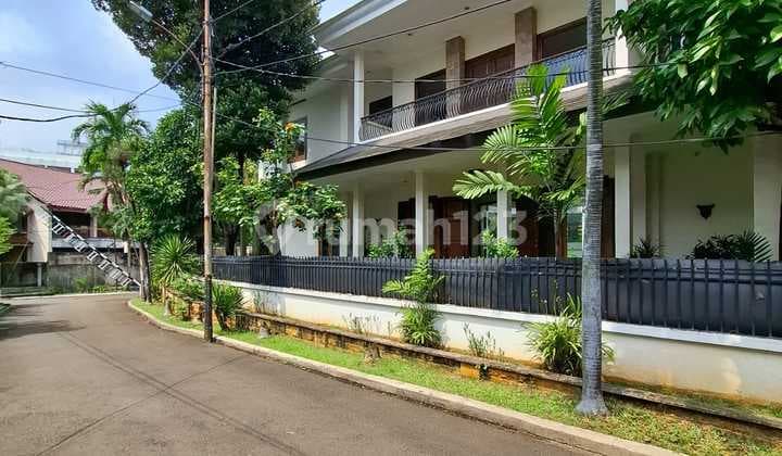 Rumah Kokoh Hook Lingkungan Mewah Strategis Di Patra Kuningan