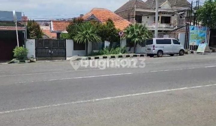 TURUN HARGA! INVESTASI MENGUNTUNGKAN. RUMAH HITUNG TANAH, LAHAN LUAS DI WR SUPRATMAN SEMARANG