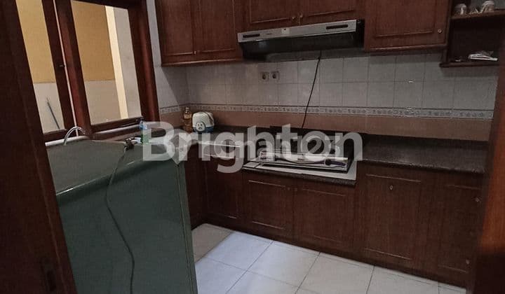 RUMAH 2LANTAI LOKASII TENGAH KOTA SURABAYA TIMUR