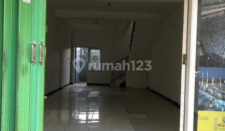 Two-story shop house zero Nirwana Street busy front road