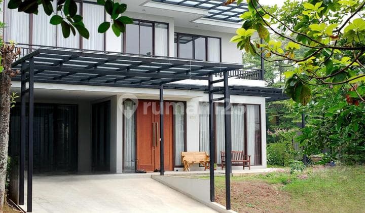 FOR SALE HOEK HOUSE AT THE GREEN, BSD, SERENE AND COMFORTABLE ENVIRONMENT.
