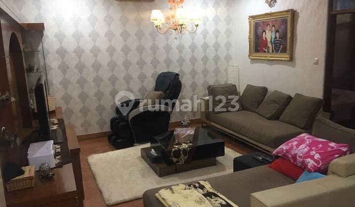 Rumah nyaman di Perumahan Taman Sakura 2 Lantai
