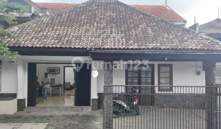 Rumah 2 Lantai Bagus di Sayap Supratman, Bandung Deket Tempat Kuliner
