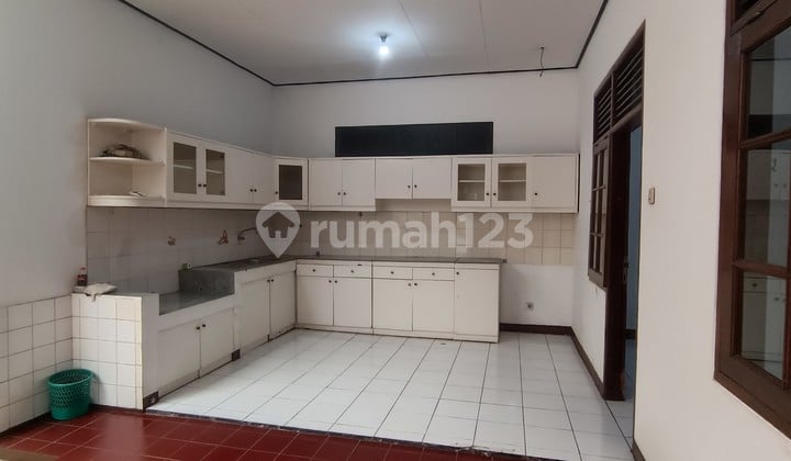 Rumah Terawat di Pusat Kota, Lokasi Strategis, Deket Aksestol