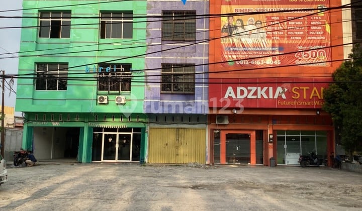 Ruko 3 Lantai Disewakan di Jl. Soekarno Hatta Pekanbaru