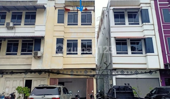 Ruko 3 Lantai Dijual di Jl. Riau Komplek Rbc, Pekanbaru