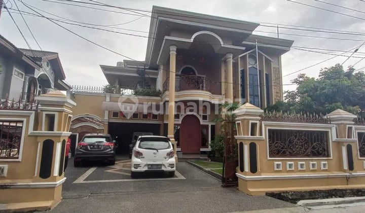Luxurious 2-Story House on Jl. Kuantan II Pekanbaru