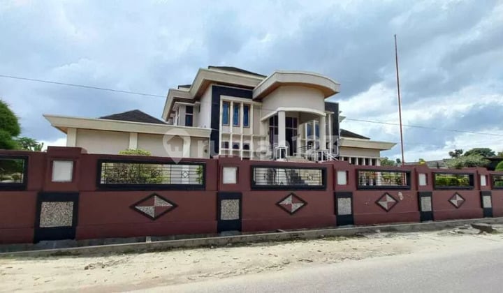 Rumah Mewah 2 Lantai di Jl. Muhajirin Dekat Panam Center