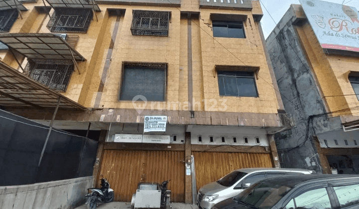 Ruko 3 Lantai Dijual Disewakan di Jl. Soebrantas Pekanbaru
