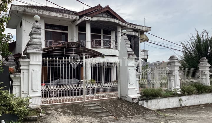 Rumah Mewah 2 Lantai Tengah Kota Dijual di Komplek Pemda Pekanbaru