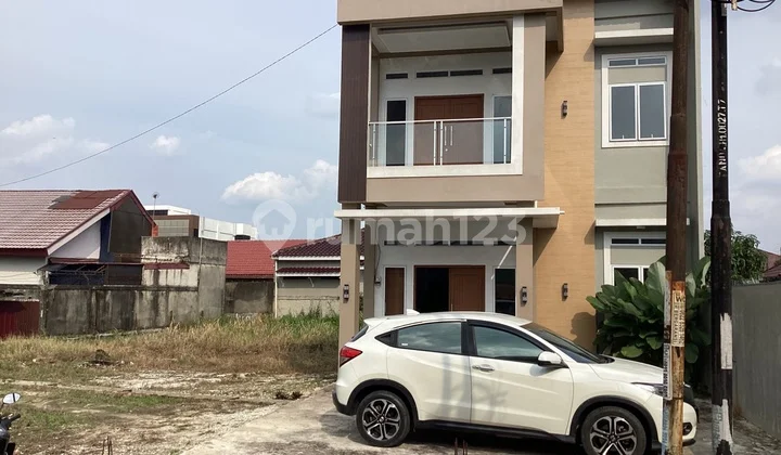 Rumah 2 Lantai Dijual di Jl. Punai Parit Indah Pekanbaru