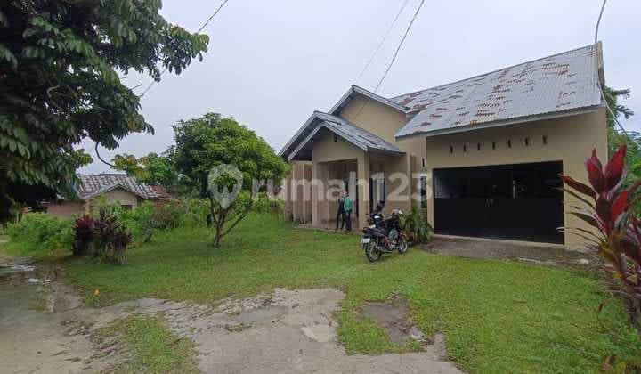 Ready-to-Live House and Spacious Land for Sale on Jl. Daru-daru, Bukit Barisan Kulim