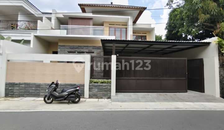 Luxury House in the City Center, Strategic Location Banjarsari, Surakarta, Area 260M2 Ma'am!!