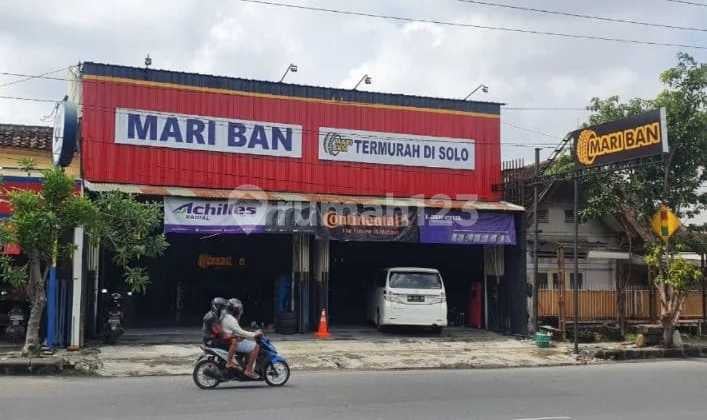 2-Story Strategic Location Shop House in Banjarsari, Solo, Area 215M2