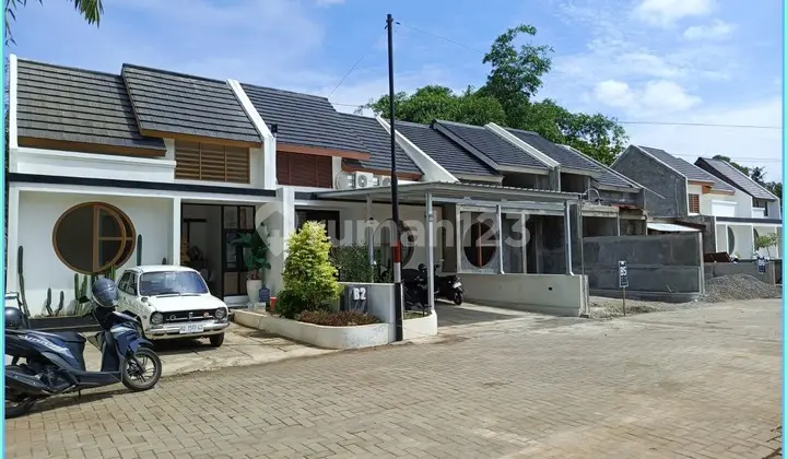 House around 200 million in Jogja, within a cluster in Sentolo, with a garden.
