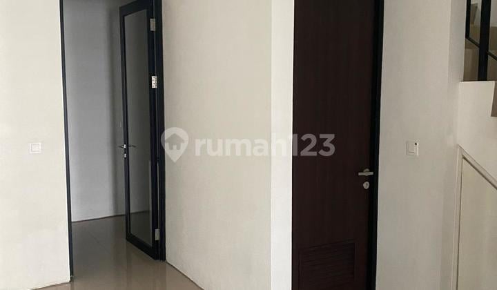 Rumah 2 Lantai di Jakarta Barat