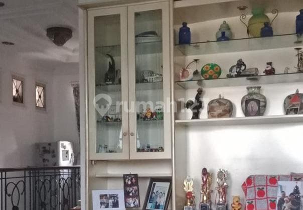 Rumah 2 Lantai Mina Gapura Joglo Jakarta Barat