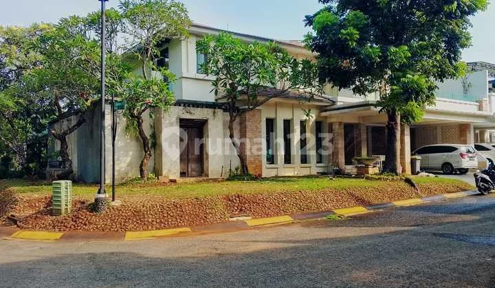 For Sale: 2-Story Luxury Corner House in Elite Area, Green, Comfortable, Safe and Good Environment, with Swimming Pool in Menteng Bintaro Jaya, South Tangerang.
