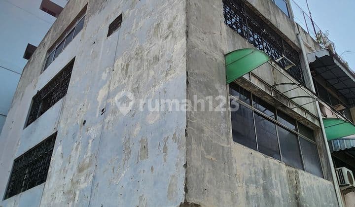 Shop House Hook in Central Jakarta City Center