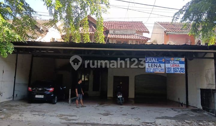 Rumah Besar Pinggir Jalan,.Cocok untuk Kantor dan Resto dan Cafe