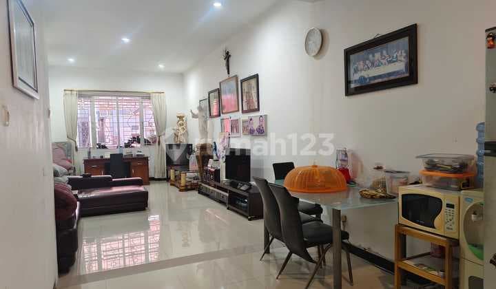For Sale House in Taman Kopo Indah 5