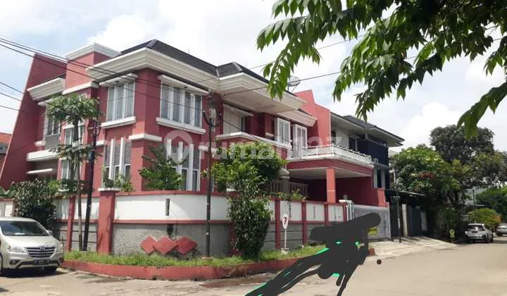 Dijual, Rumah Besar 2 Lantai di Green Ville Siap Pakai