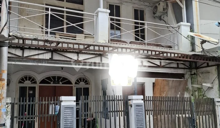 Dijual, Rumah Tua Hitung Tanah di Taman Apel, Tanjung Duren Dijual, Rumah Tua Hitung Tanah di Taman Apel, Tanjung Duren