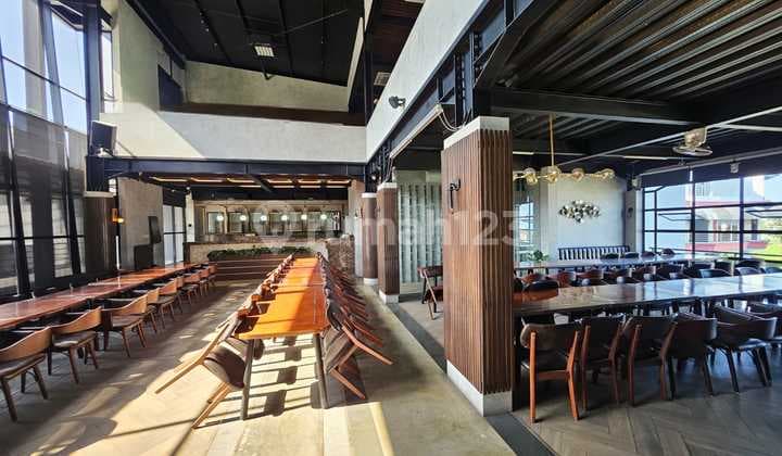 Bangunan Ex Resto Daerah Semarang Atas Include Meja Kursi, AC Peralatan Resto