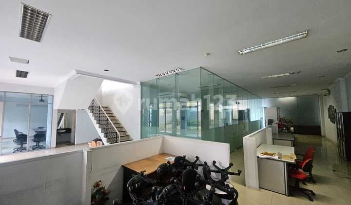 Bangunan Kantor Jalan Utama Tengah Kota Semarang