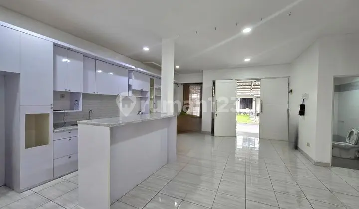 Rumah Lokasi Strategis di Serenade Lake Gading Serpong