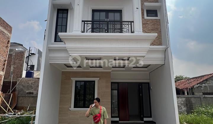 Cluster Mewah Pinggir Jalan Raya Utama, 10 Menit LRT