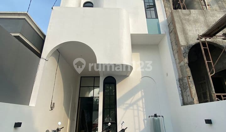 5X25 Little Santorini House 2 Lantai Ada Mezzanine Siap Huni