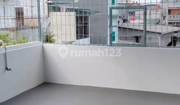 Rumah Jelambar Utama siap huni kondisi bagus harga murah
