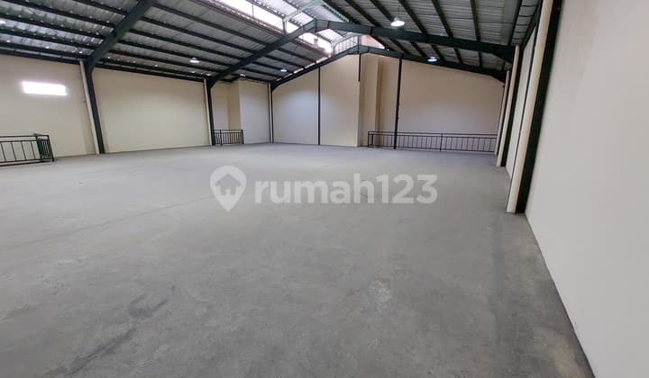 Gudang Bandengan Lantai Epoxy Ada Office Akses Container 40 Feet