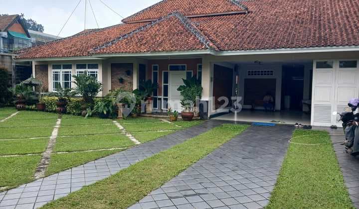 Dijual Villa dengan Kolam Renang di Puncak Gadog Megamendung Bogor