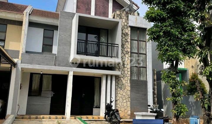 For Sale Beautiful Comfortable House in Legenda Wisata Fast