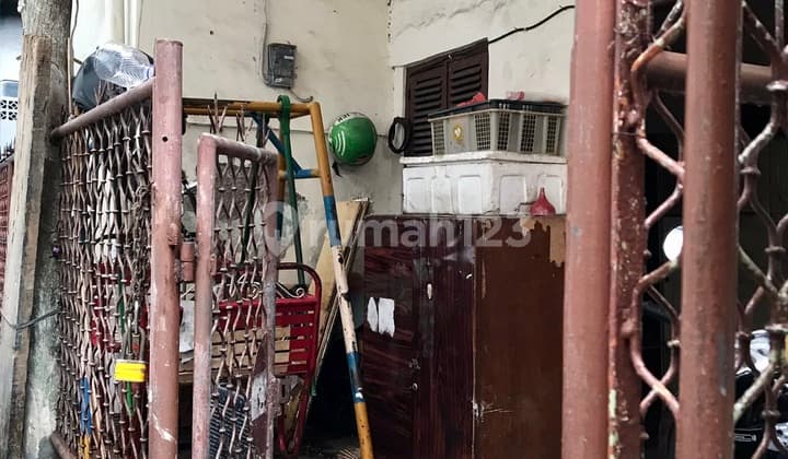 Rumah Butuh Renovasi Di Jalan Mangga Besar, Jakarta Barat