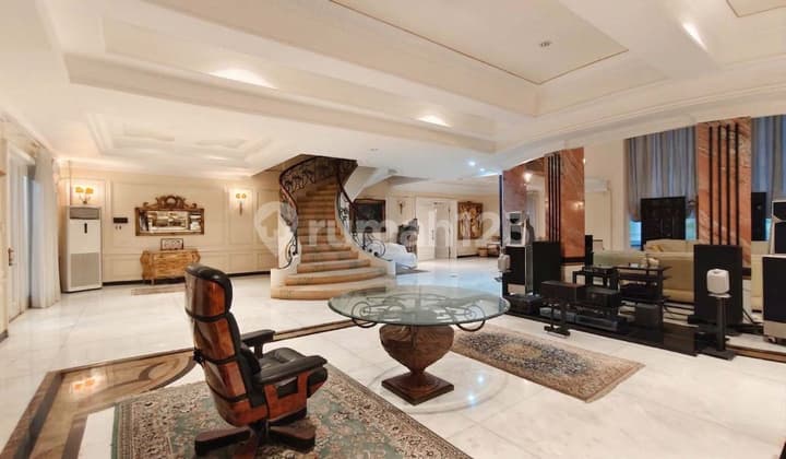 Rumah Mewah, 2 Lantai, di Kuningan,