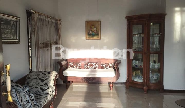 RUMAH MEWAH DUA LANTAI DI WIKA