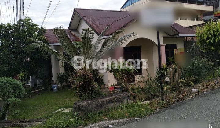 RUMAH POSISI HOOK TANAH LUAS DI BUMI RENGGANIS