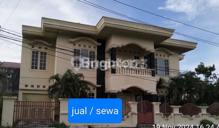 RUMAH STRATEGIS DUA LANTAI POSISI HOOK DI BSD