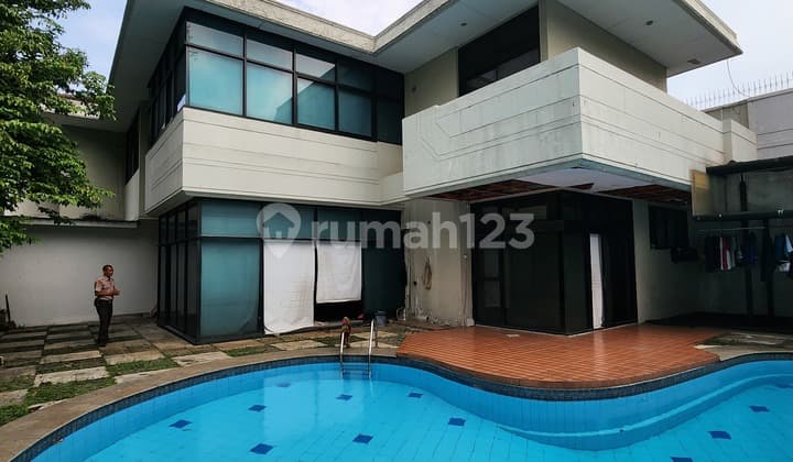 Rumah minimalis di Permata hijau 2 Lantai with pool