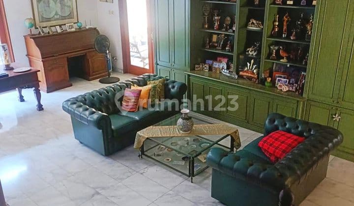Rumah Hoek sangat strategis di Cilandak, Jakarta Selatan