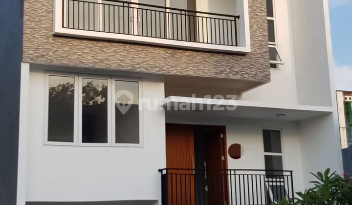 Rumah 3 Lantai Bagus Siap Huni Di Citragran Cibubur