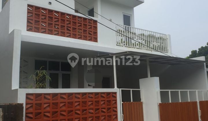 Rumah 2 Lantai Rapih Siap Huni Desain Minimalis Di Taman Jatisari Permai