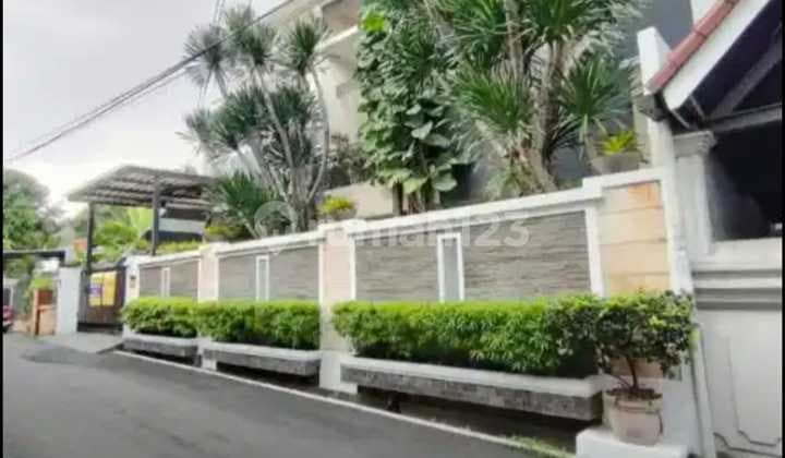 Rumah Asri Fasiltas Kolam Renang Luas Tanah 440 di Cipayung Jakarta Timur